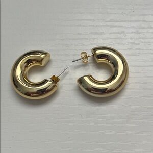 Elegant Gold Hoop Earrings